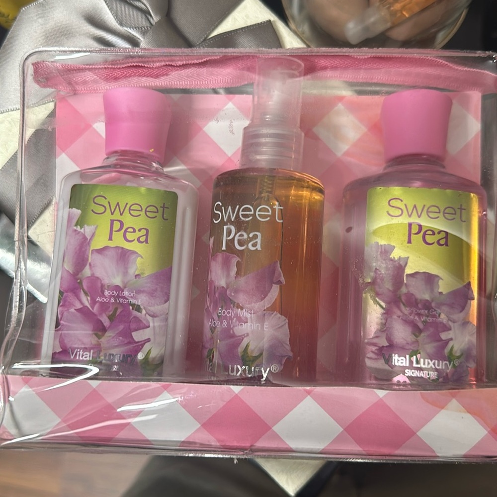 Skincare travel set